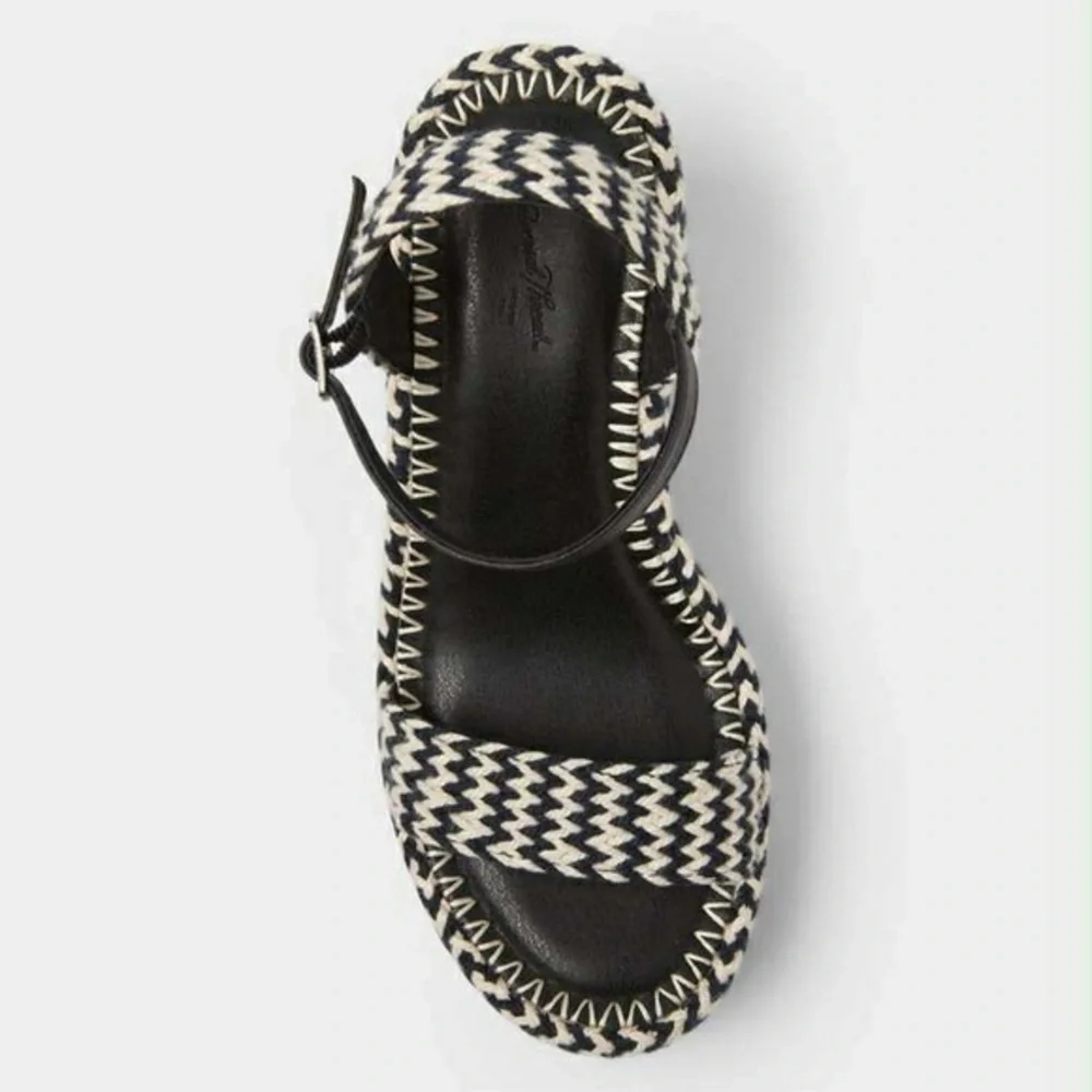 Universal Thread Madeline Woven Platform Sandal Heels. Size 9 1/2.  New with tag